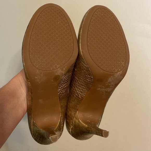 Jessica Simpson gold heels - Picture 3 of 4
